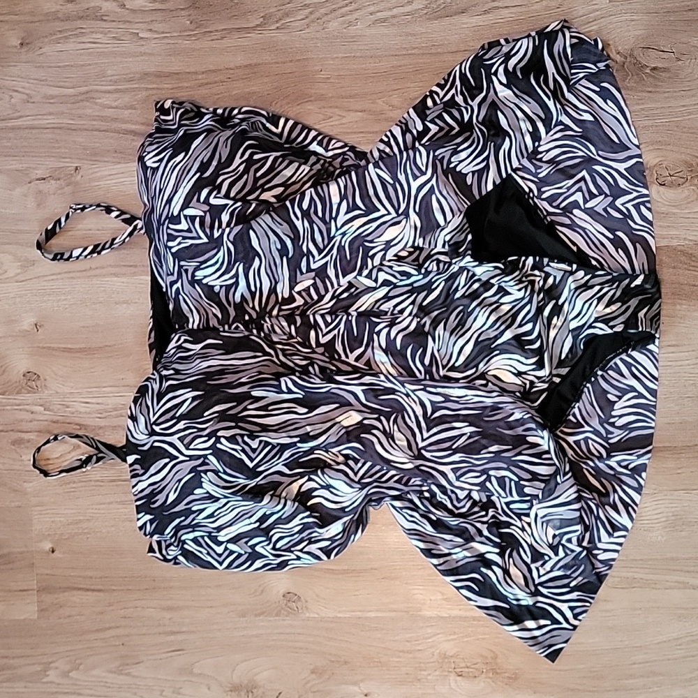 NWT Plus Size 32 Women's Swim Suit